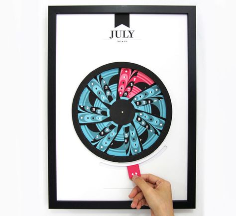 pattern matters, from singapore based designer siang ching, has designed a 12-month, pop-up style interactive calendar series made from paper. Interactive Poster, Interaktives Design, Interactive Calendar, Creative Calendar, 3d Poster, Buch Design, Paper Engineering, Paper Pop, Paper Works