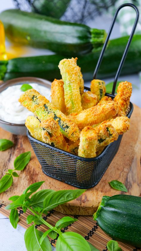 Frites de courgettes sans friture - healthyfood_creation Grasses, Flan, Air Fryer, Zucchini, Food And Drink, Cooking Recipes, Nutrition, Instagram, Courgettes