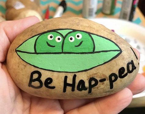 Painted Rock Vegetables at Northeast Ohio Rocks! #northeastohiorocks Small Rock Painting Ideas, Diy Painted Rocks, Painted Rocks Ideas, Painted Rock Ideas, Ideas For Garden, Funny Rock, Holguin, Paint Rocks, Rock Painting Ideas