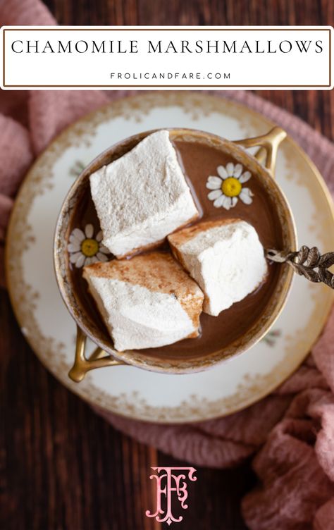 overhead image of fluffy chamomile marshmallows in cup of hot chocolate Gourmet Marshmallow Flavors, Herbal Marshmallows, Chamomile Dessert, Marshmallow Homemade, Marshmallow Flavors, Chamomile Recipes, Marshmallow Tea, Tea Infusion Recipes, Calming Food