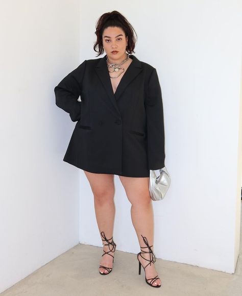 Black over-sized blazer outfit Nadia Aboulhosn, Open Blazer, Curvy Style, Birthday Stuff, Blazer Outfit, Blazer Outfits, Curvy Fashion, Plus Size Fashion, Fashion Inspo