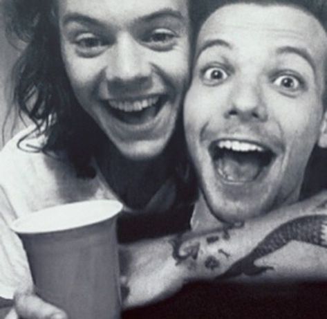 Larry Shippers, I Believe In Love, Instagram Family, Louis And Harry, One Direction Pictures, X Factor, Fan Fiction, Edward Styles, Larry Stylinson