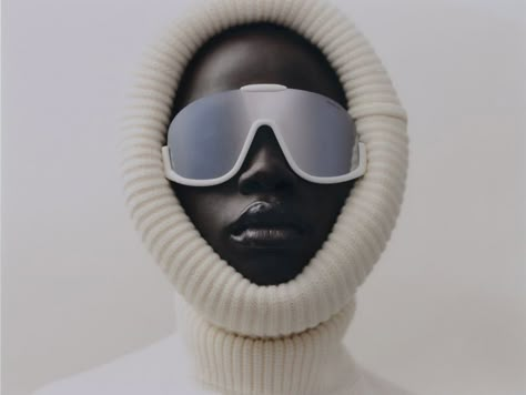 FW23 (Moncler) Rosa Linn, Mode Editorials, Sport Model, Italian Luxury Brands, Campaign Fashion, Magnum Opus, Christmas Photoshoot, Photo Series, Baby It's Cold Outside