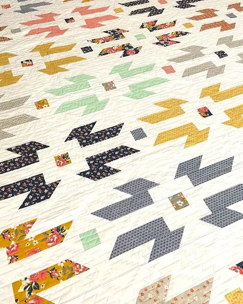 artesia quilt Western Quilts Patterns, Southwestern Quilt Patterns, Southwest Quilt Patterns Free, Southwest Quilt Patterns, Aztec Quilt Pattern, Native American Quilt Patterns, Arrow Crafts, Aztec Quilt, Southwestern Quilts