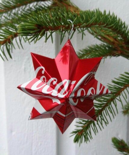 Metal can star Coke Can Crafts, Pop Can Crafts, Lon Bia, Soda Can Crafts, Coca Cola Christmas, Aluminum Can Crafts, Diy Jul, Aluminum Crafts, Tin Can Crafts