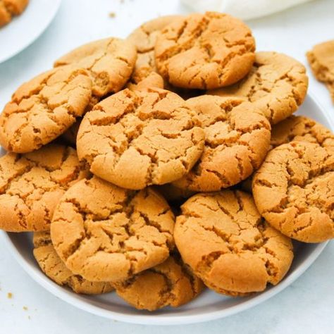 Ginger Biscuit Recipe (So Easy) - My Morning Mocha Ginger Biscuits Recipe, Ginger Nut Biscuits, Anzac Cookies, Anzac Biscuits, Ginger Biscuits, Ginger Nut, Biscuits Recipe, Cookie Calories, Golden Syrup