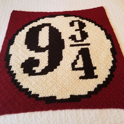 Harry Potter Baby Blanket, Crochet Newborn Blanket, Crochet Projects To Sell, Harry Potter Blanket, Harry Potter Crochet, Harry Potter Nursery, Crochet Nursery, Harry Potter Baby, C2c Crochet