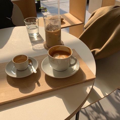 le café aesthetic Kartu Valentine, Coffee Shop Aesthetic, Cups Of Coffee, Cream Aesthetic, Aesthetic Coffee, Beige Aesthetic, Brown Aesthetic, Coffee Cafe, Cafe Food