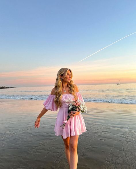 Beach Birthday Dress, Birthday At The Beach, Princess Era, Beach Aesthetic Outfits, Goa Outfits, Lake Photoshoot, Beach Instagram Pictures, Classic Style Outfits, Beach Vacay