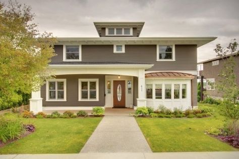 color - Ashley Gray HC-87 by Benjamin Moore House color? White Home Exterior, Exterior Paint Combinations, Gray House Exterior, Exterior House Colors With Brown Roof, Brown Roof, Craftsman Exterior, Grey Exterior, Grey Houses, Exterior Color Schemes