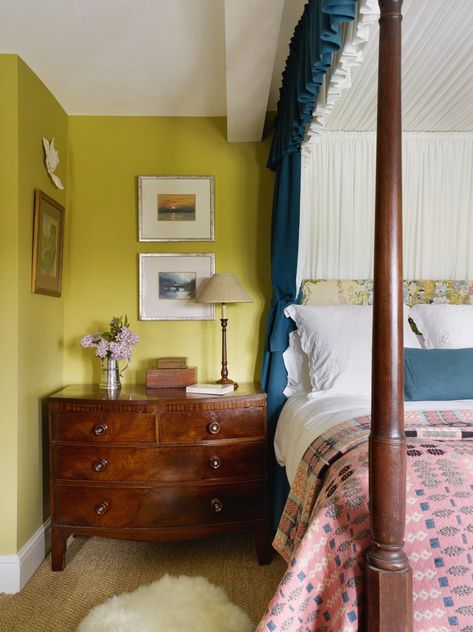 99 bedroom ideas from the world's best interior designers | House & Garden Chartreuse Bedroom, London Bedroom, Welsh Cottage, Chimney Breast, Green Bedroom, Four Poster, Upstairs Bathrooms, English Country House, Spare Bedroom