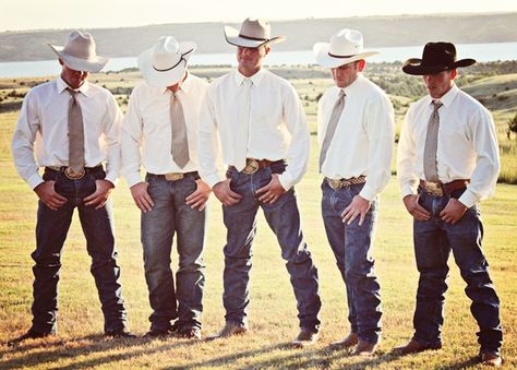 Caught the Bouquet Country Groomsmen, Traje Cowgirl, Country Wedding Photos, Cowboy Wedding, Wedding Groomsmen, Groomsmen Attire, Western Wedding, Groom And Groomsmen, Wedding Pics