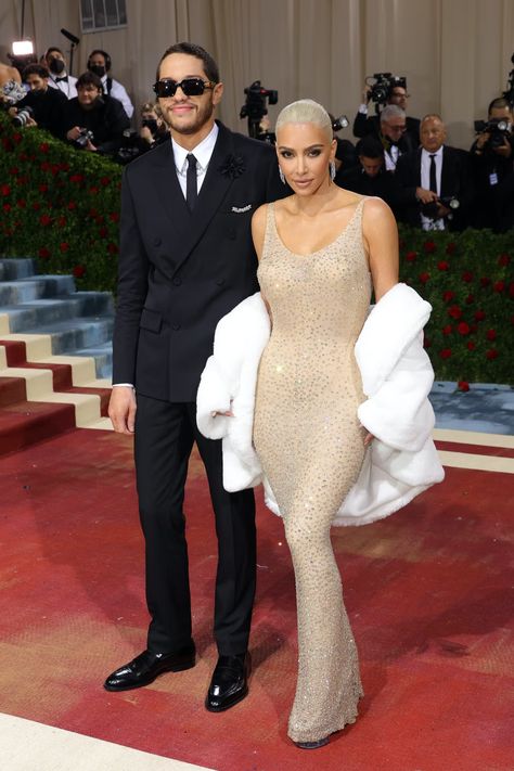 Met Gala Couple Outfits, Kardashians Jenner, Most Expensive Dress, Gala Looks, Marilyn Monroe Dress, Kim Kardashian Dresses, Monroe Dress, Met Gala Outfits, Marilyn Dress