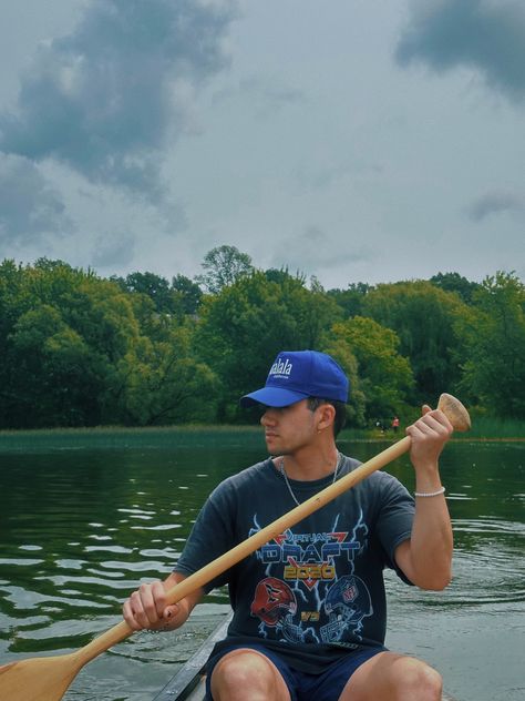 Mens 2023 fashion outfit inspiration, black vintage graphic t shirt, blue trucker hat, lake canoe photo inspo Blue Hat Outfit Men, Mens 2023 Fashion, Blue Hat Outfit, Hat Outfit Men, Hat Outfit Summer, Trucker Hat Outfit, Vintage Graphic T Shirt, Blue Trucker Hat, Fit Board