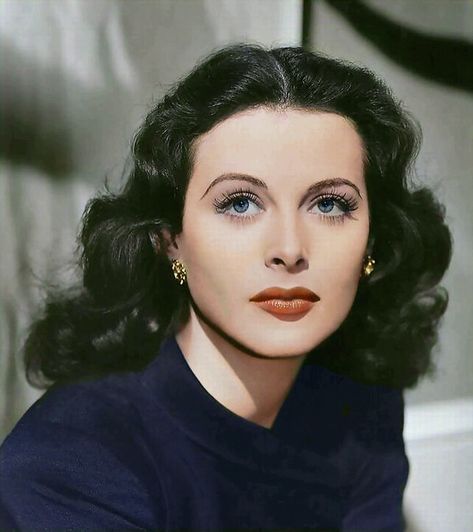 Hedi Lamarr, 1940s Makeup, 1940s Woman, 1940s Hairstyles, Hollywood Makeup, Most Paused Movie Scenes, Classic Hollywood Glamour, Vintage Hollywood Glamour, Retro Makeup