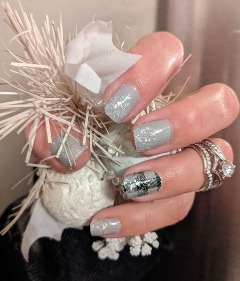 Color Street Amazing Greige Combo, Over The Moon Color Street Combo, Amazing Greige Color Street Combo, Winter Color Street Nails Ideas, Color Street Winter Combos, Jazzy Nails, Mani Inspiration, Colorstreet Combos, Mani Ideas