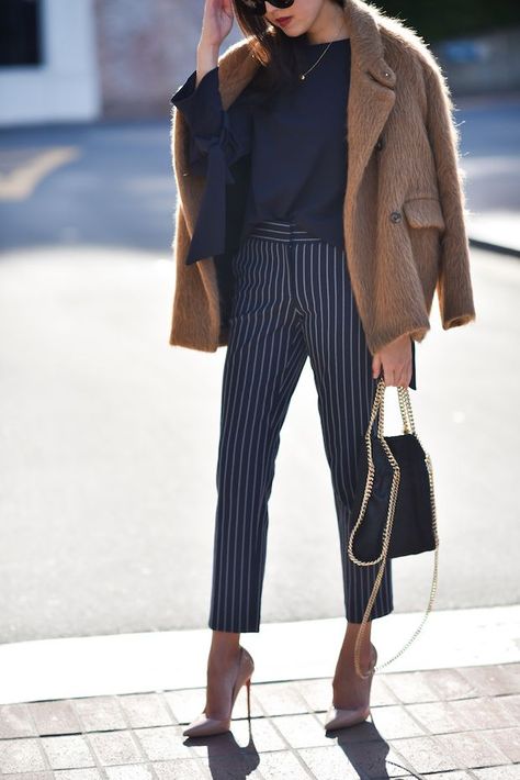 Striped Looks Total Jeans, Business Clothes, Mode Tips, Look Formal, Classic Outfit, Blazer Outfit, Work Style, Business Outfit, Weekend Outfit