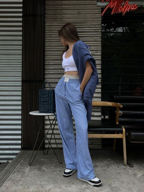 Pijama Pants Outfit, Pyjama Pants Outfit, Blue Striped Pants Outfit, How To Style Linen Pants, Pajama Pants Outfit, Denim Overalls Outfit, Outdoor Poses, Bold Clothing, Minimalism Clothes