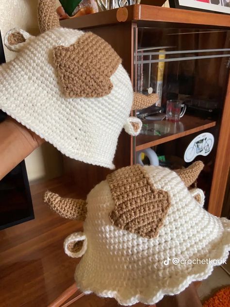 Appa Beanie Crochet, Appa Hat Crochet Pattern, Free Crochet Anime Patterns, Cow Crochet Bucket Hat, Appa Bucket Hat Crochet, Appa Crochet Hat, Crochet Atla, Crochet Appa Hat, Anime Crochet Ideas