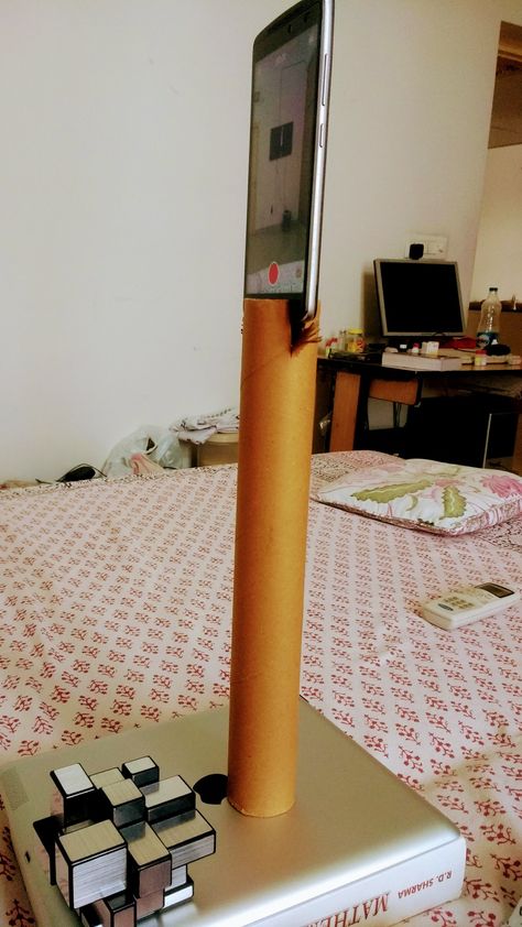 A Home Made Phone Tripod. Made from kitchen roll only. Just cut two notches on each side on the top of roll and fix the phone in it. Keep the structure on a balanced surface or hard surface. Phone Tripod Diy, Diy Tripod, Packaging Ideas Business, Phone Tripod, Red Dresses Classy, Kitchen Roll, Diy Picture, Diy Set, Diy Crafts For Gifts