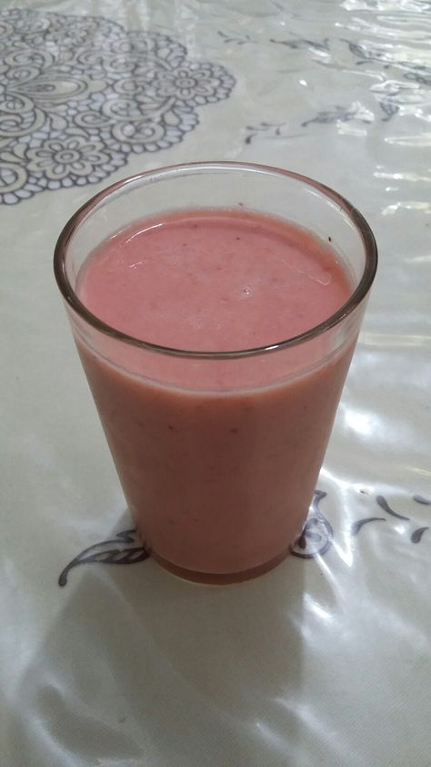 Milky strawberry juice Juice Snapchat Story, Juice Snapchat, Menu Sahur, Eating Food Funny, Dairy Milk Chocolate, Strawberry Juice, Bubble Milk Tea, How To Make Drinks, Brown Hairstyles