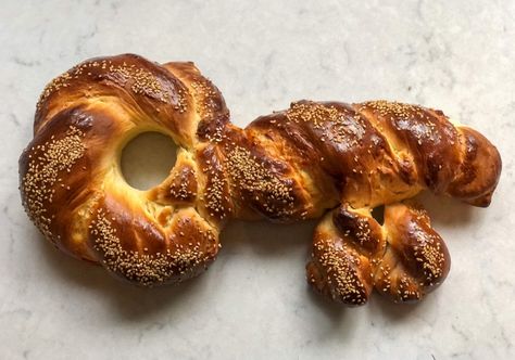 Key shaped challah (shlissel challah) Shlissel Challah, Challah Recipe, Ashkenazi Jews, Leftover Dough, Braided Bread, Easter Bread, Challah, Egg Wash, Warm Milk