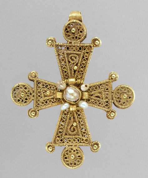 Date: 1200–1400. Culture: Byzantine. Medium: Gold and pearls. Dimensions: Overall: 1 7/8 x 1 3/16 x 1/4 in. (4.8 x 3 x 0.7 cm)Overall (without modern loop... Byzantine Gold, Byzantine Jewelry, Pectoral Cross, Ancient Jewellery, Historical Jewellery, Byzantine Art, Medieval Jewelry, Gold Cross Pendant, Ancient Jewelry