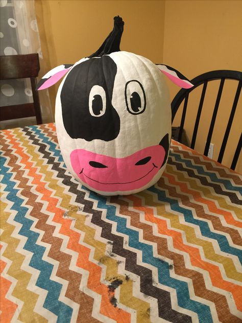 Cow pumpkin painting Brown Cow Pumpkin Painting, Cow Painted Pumpkin, Pumpkin Painting Ideas Cow, Cow Pumpkin Painting, Pumpkin Animals, Pumpkin Cow, Spooky Activities, Cow Pumpkin, Pumpkin Painting Party