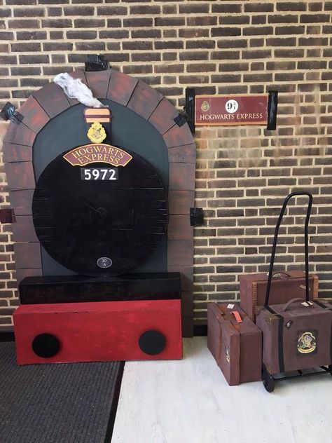 Harry Potter Homecoming Theme, Diagon Alley Decorations, Hogwarts Express Train Diy, Diy Hogwarts Express, Harry Potter Trolley Cart Diy, Harry Potter Platform 9 3/4, Hogwarts Decorations Diy, Harry Potter Hallway Decorations, Harry Potter Halloween Decorations Outdoor