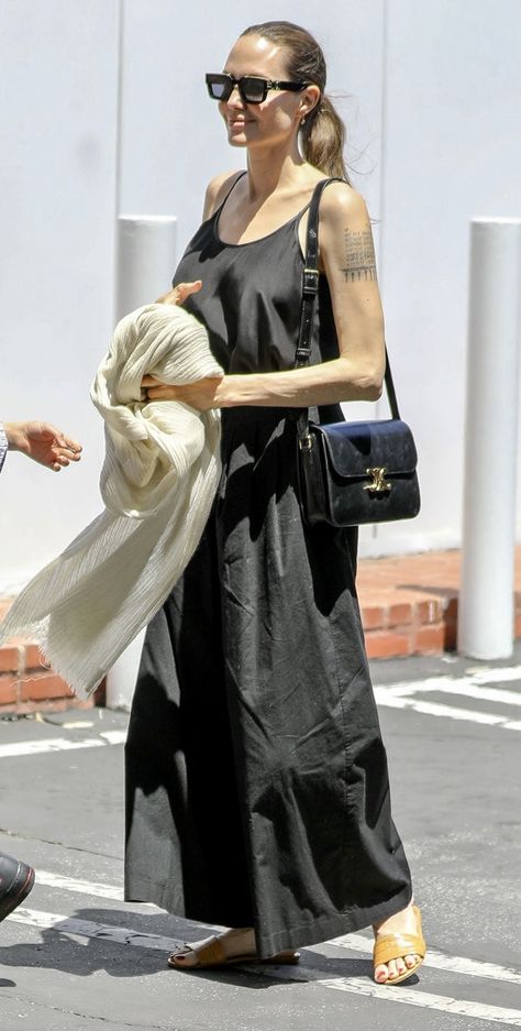 Angelina Jolie Street Style Angelina Jolie Street Style, Jennifer Lawrence Style, Croc Sandals, Angelina Jolie Style, Summery Outfits, Summer Shoe, Fashion Vocabulary, Gabriela Hearst, Kourtney Kardashian