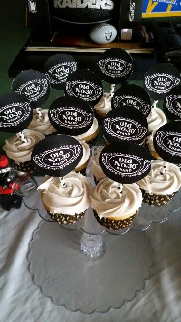 Jack daniels cupcakes Jack Daniels Party Theme Decoration, Jack Daniel Theme Birthday Party, Jack Daniels Decorations Birthdays, Jack Daniels Cupcakes, Festa Jack Daniels, Jack Daniels Party, Jack Daniel’s Centerpiece, Jack Daniels Birthday, Beer Party Theme