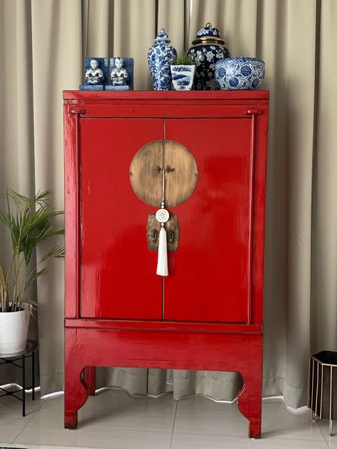 Red Chinese Cabinet, Chinese Cupboard, Red Chinese Wedding, Asian Decor Living Room, Chinese Bedroom, Asian Cabinet, Chinese Home Decor, Chinese Interior Design, Wedding Cabinet