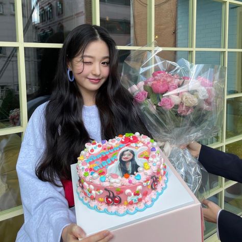 Wonyoung Happy, Wonyoung Birthday, Happy Birthday Icons, Iz One Wonyoung, Wonyoung Icons, Birthday Icon, Zero Wallpaper, Happy Birthday Wallpaper, Birthday Wallpaper