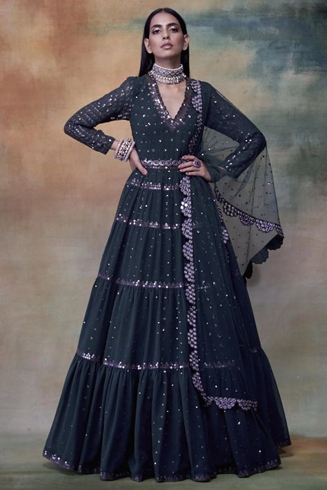 Luxury Anarkali Dress With V-neck, Designer Anarkali Dress With V-neck, Anarkali Wedding Dress, Anarkali Wedding Gown With V-neck, Anarkali Wedding Dress With V-neck, Anarkali V-neck Embroidered Dress, Gown Designs Indian, Vani Vats, Green Anarkali