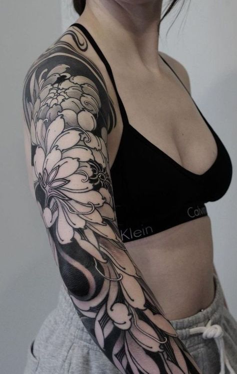 Nature Flower Tattoo Sleeve, Elegant Tattoos Sleeve, Japanese Sleeve Women, Tattoo Sleeve Space, Black Sleeve Tattoo Women, Blackout Sleeve Tattoos For Women, Floral Blackout Tattoo, Black Out Flower Tattoo, Blackout Arm Tattoo