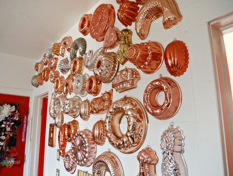 copper-moulds-wall-collection-aunt-peaches-682 Copper Molds Display Kitchens, Copper Aesthetic, Aunt Peaches, Copper Molds, Vintage Jello Molds, Barn Loft, Copper Dishes, Dining Etiquette, Maximalist Style