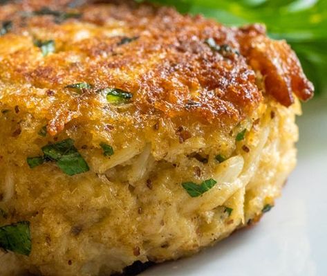 Crab & Potato Cake Dinner For 2 or Starter For 4 =) | Eat More Fish | Nationwide Delivery – Ireland's Online Fishmonger Fried Crab Cakes, Maryland Style Crab Cakes, Crab Cake Recipes, Maryland Crab Cakes, Pescetarian Recipes, Whiskey Cake, Maryland Crabs, Homemade Tartar Sauce, Crab Cake Recipe