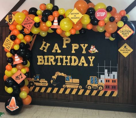 Construction Birthday Party Balloon Garland, Construction Birthday Balloon Garland, Jcb Theme Birthday Decoration, Construction Theme Decorations, Construction Balloon Garland, Construction Backdrop, Construction Site Birthday Party, Diy Party Background, Construction Birthday Party Decorations