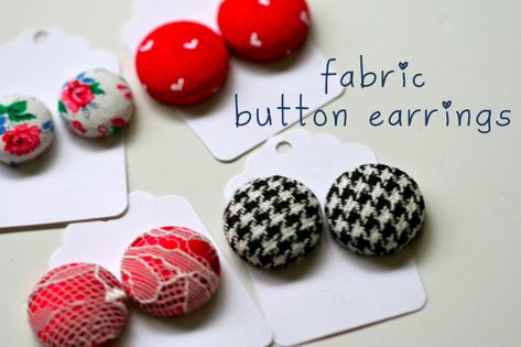 fabric button earrings Cloth Earrings, Fabric Button Earrings, Button Diy, Recycled Earrings, Earrings Tutorial, Fabric Buttons, Fabric Earrings, Diy Buttons, Pretty Designs