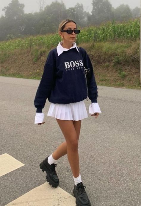 2024 Skirt Outfits Guide: Embrace Every Season with Style Uniform Aesthetic, Cute Mini Skirt Outfits, Preppy Style Outfits, Preppy Mode, Adrette Outfits, Short Blanc, Tennis Skirt Outfit, Winter Skirt Outfit, Cute Skirt Outfits