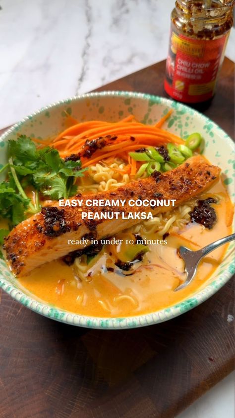 Emily English on Instagram: “Simple creamy coconut & peanut laksa 👇🏼 Who does love a laksa, this gorgeously aromatic and creamy dish is made for slurping. Incredibly s…” Crispy Chilli Oil, Thai Red Curry Paste, Emily English, Thai Foods, Chilli Oil, Bobby Flay, Red Curry Paste, Fast Dinners, Healthy Low Carb Recipes