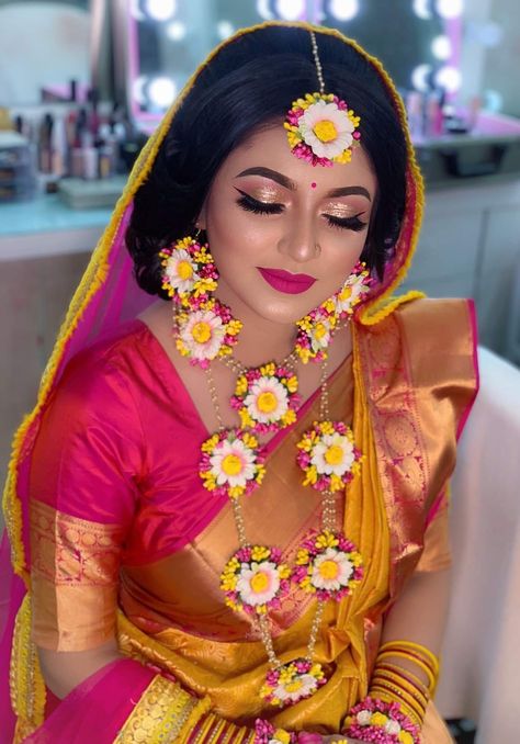 Gaye Holud Ornaments, Gaye Holud Makeup, Holud Makeover, Bengali Haldi Look, Gaye Holud Bengali Bride, Half Background, Holud Bride, Wedding Mala Rose, Haldi Rasam