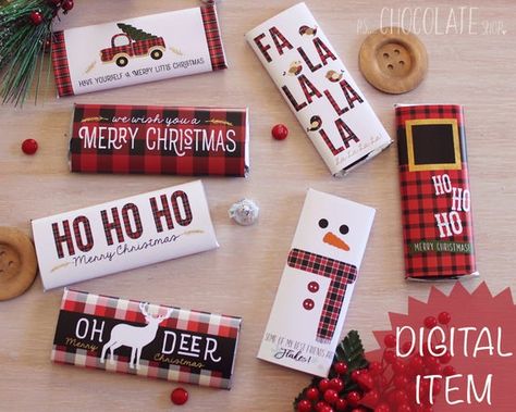 Handmade Stocking Stuffer Ideas Everyone Will Love! Christmas Candy Bar Wrappers, Christmas Wrapper, Christmas Candy Bar, Christmas Table Centerpieces, Hershey Bar, Handmade Stocking, Christmas Favors, Candy Crafts, Christmas Party Favors