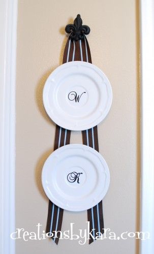 Tutorial on how to hang plates WITHOUT plate holders!! I hate the plate holders they seem to take away from the beautiful plates you are trying to display! Monogram Plates, Plate Hangers, Hanging Plates, Plate Decor, Plate Crafts, Plate Holder, Plate Display, Craft Room Organization, Kitchen Wall