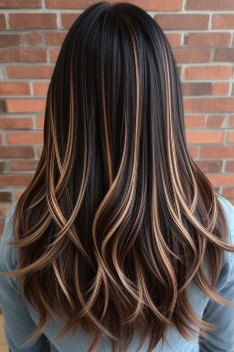 Blond Highlights With Brown Hair, Hair Highlights On Short Hair, Brown Hair Color Ideas For Short Hair, Medium Fall Hairstyles 2024, Brunette Hair With Copper Highlights, Medium Brown Hair With Blonde Highlights, Hair Highlights For Brown Hair, Balayage Fall, Hair Color For Morena