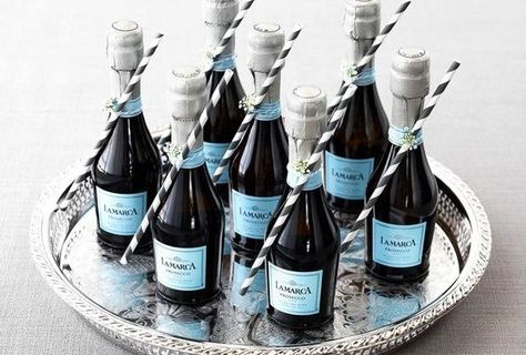 Wedding Party Favors Diy, Mini Prosecco Bottles, Alcohol Wedding Favors, Champagne Favors, Winter Wedding Favors, Mini Champagne Bottles, Mini Wine Bottles, Champagne Party, Wedding Bottles