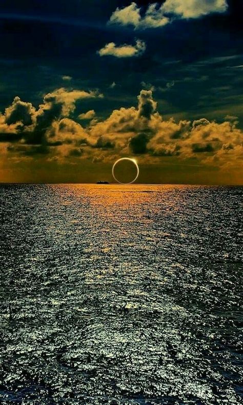 Solar Eclipse Sunset Hubble Space Telescope, Beautiful Moon, Solar Eclipse, Beautiful Sky, Pacific Ocean, Beautiful Sunset, Amazing Nature, Beautiful World, Sunrise Sunset