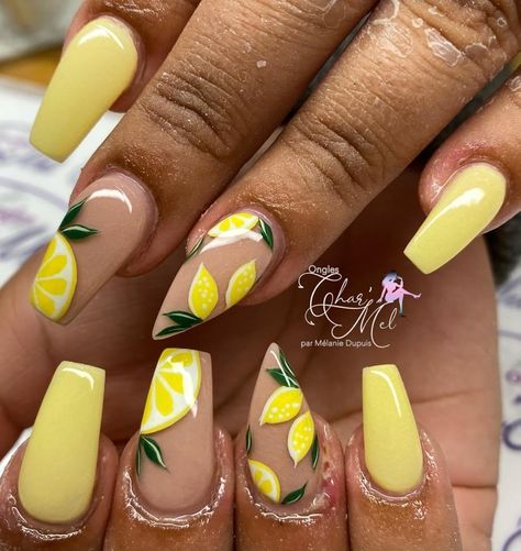 Nails Limon, Lemon Gel Nails, Lemon Nails Designs Summer, Lime Fruit Nails, Fruit Nail Art Acrylic, Lemon Acrylic Nails, Nails With Fruit Design, Fruit Nails Design, Strawberry Acrylic Nails