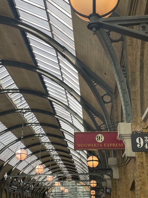 Harry Potter Restricted Section Library, Harry Potter Train Aesthetic, Hogwarts Train Aesthetic, Hogwarts School Aesthetic, Hogwarts Train Station, Hogwarts Express Aesthetic, Harry Potter Train Station, Modern Hogwarts, Harry Potter Script