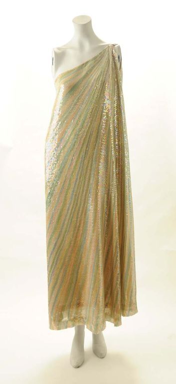 Halston 70s, Modern Nouveau, Magnificent Dresses, 1970's Dresses, Vintage Fashion 1970, Solarpunk Fashion, Ice Cream Dress, Halston Vintage, Vintage Halston